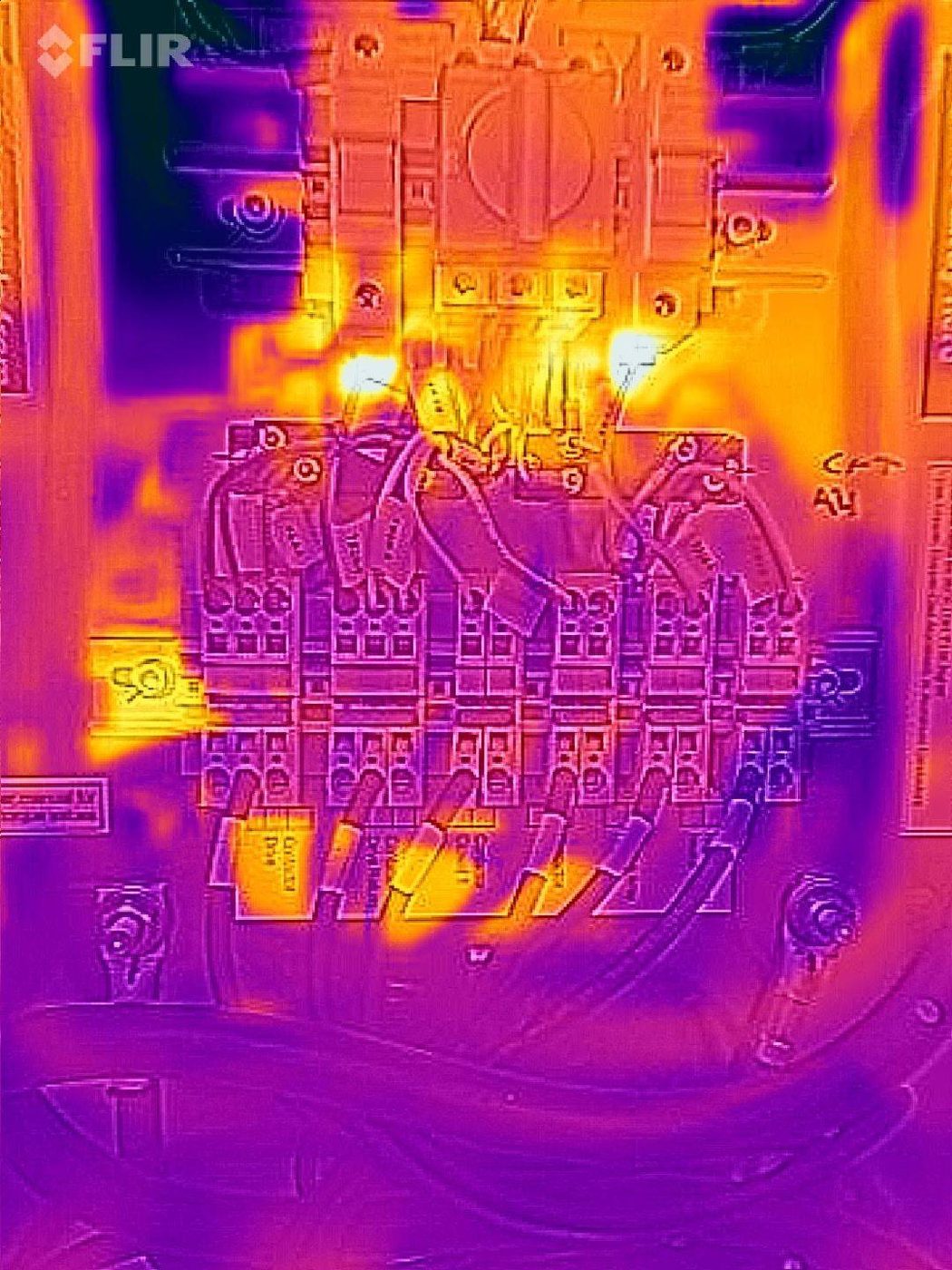 Infrared image of combiner fuses showing connection temperatures